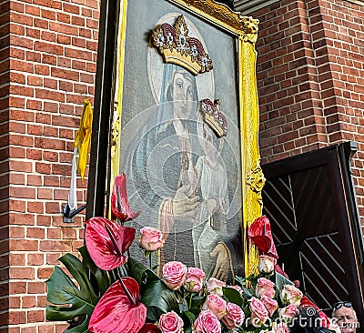 Piekary Slaskie, Poland, May 28, 2023: Pilgrimage of men and young men to Mary Piekarska. The image of Our Lady of Piekary being Editorial Stock Photo