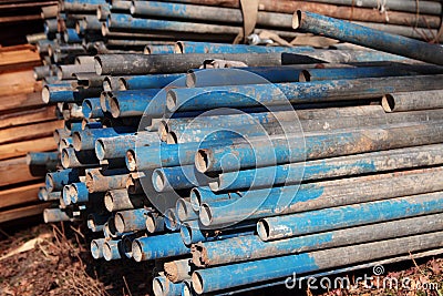 Pile of rusting scaffolding pipes Stock Photo