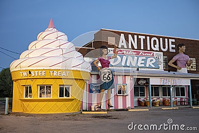 Route 66, Pink Elephant Antique Mall Editorial Stock Photo