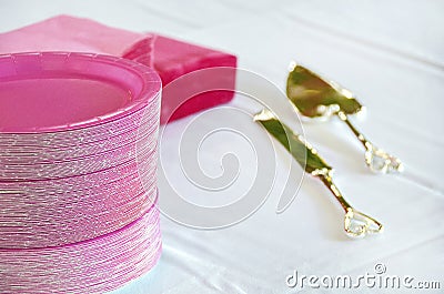 Pink paper plates gold cake knife Stock Photo