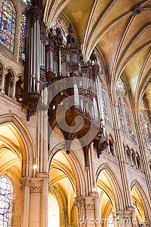 organ pipe chartres cathedral