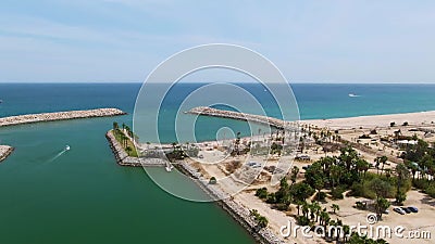 Plage de puerto los cabos bcs mexico2023 : un grand plan d'eau au bord d'une plage banque de vidéos Plage de puerto los cabos bcs mexico2023 : un grand plan d'eau au bord d'une plage banque de vidéos