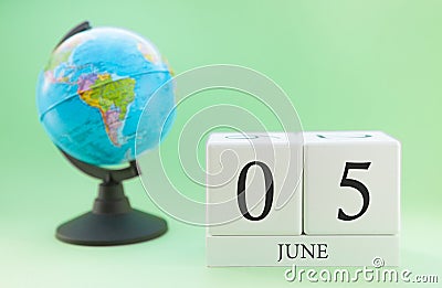 Planner wooden cube with numbers, 5 day of the month of June, summer Stock Photo