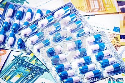 Plate with pills on the background of euro bills. The concept of the expensive cost of healthcare Stock Photo