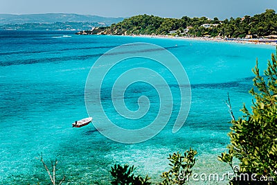 Pleasure white boat in crystal clear blue sea water. Spectacular Platis Gialos and Makris Gialos Beach, Kefalonia island Stock Photo
