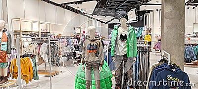 Poland, Bydgoszcz - September 29, 2022: Children's mannequins in shop. lothing fashion brand Reserved. Kids store clothes Editorial Stock Photo