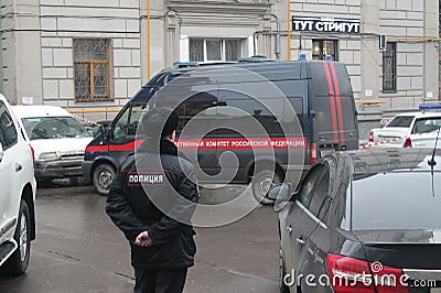 Police at the building, where they found the car murderers Nemtsov Stock Photo