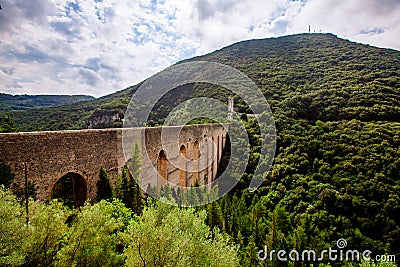 Ponte delle Torri, a Roman aqueduct in Spoleto, Italy Stock Photo