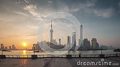 Porslin för schackningsperiod för tid för panorama 4k för sikt för fjärd för flod för solnedgångshanghai stad i stadens centrum stock video Porslin för schackningsperiod för tid för panorama 4k för sikt för fjärd för flod för solnedgångshanghai stad i stadens centrum stock video