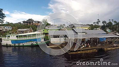 Porto di Santo Antonio Do Ica sul Rio delle Amazzoni nel Brasile stock footage Porto di Santo Antonio Do Ica sul Rio delle Amazzoni nel Brasile stock footage
