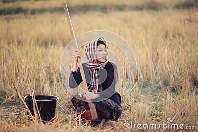 https://thumbs.dreamstime.com/x/portrait-asian-country-girl-finding-crab-74059977.jpg