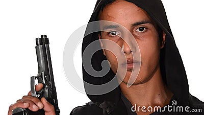 Portrait des jungen Mannes mit Gewehr stock video Portrait des jungen Mannes mit Gewehr stock video