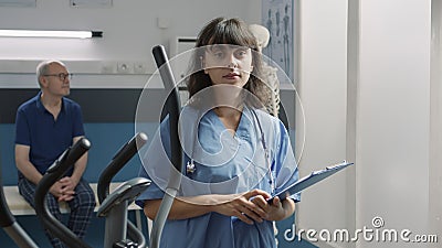 Portrait of female nurse preparing to treat patient with mechanical disorders Stock Photo