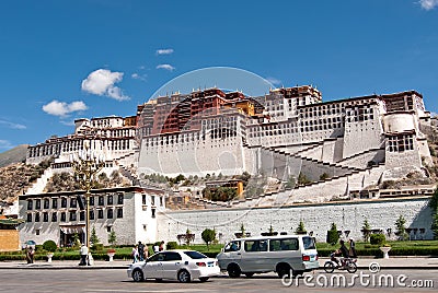 Potala palace with cars in Lhasa, Tibet Stock Photo