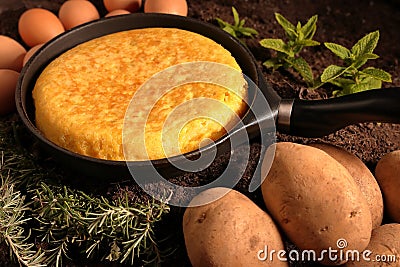 POTATO OMELETTE IN A PAN WITH EGGS AND POTATOES Stock Photo