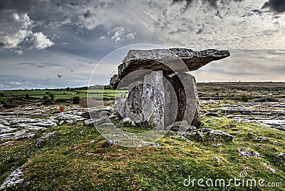 Poulnabrone dolmen Stock Photo