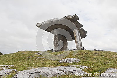 Poulnabrone, portal tomb in The Burren limestone karst landscape Stock Photo