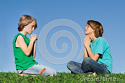 Prayer group children praying Stock Photo