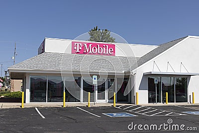 T-Mobile Retail Wireless Store. T-Mobile has merged with Sprint to create a larger 5G internet and communications network Editorial Stock Photo