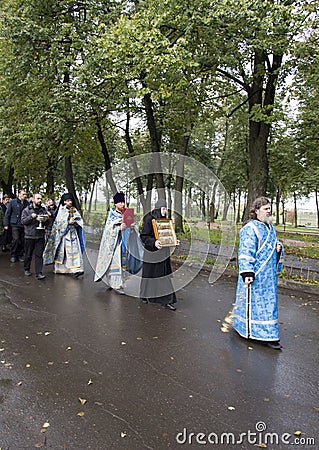 Priest doing the offering with believers in suzdal,russian federation Editorial Stock Photo