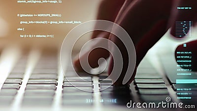 Primo piano estremo delle mani umane che scrivono sulla tastiera del computer portatile, fuoco selettivo video d archivio Primo piano estremo delle mani umane che scrivono sulla tastiera del computer portatile, fuoco selettivo video d archivio