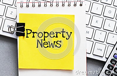 PROPERTY NEWS words on a small piece of paper Stock Photo