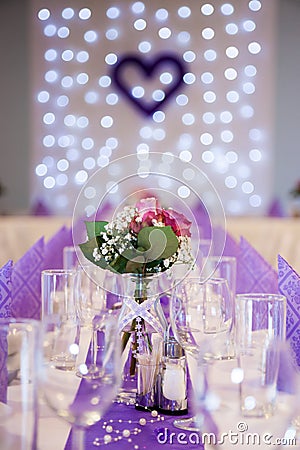 Purple wedding table decoration with focus on flower centerpiece Stock Photo