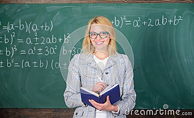 Qualities that make good teacher. Effective teaching involve prioritizing knowledge and skills. Effective teaching Stock Photo