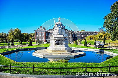 Queen Victoria statue in front of Kensington Palace, London, England, UK Editorial Stock Photo