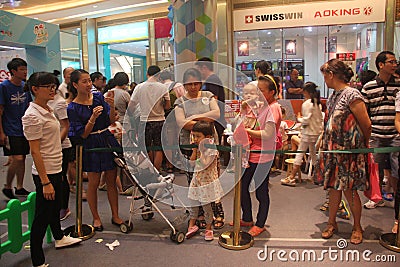 Queuing to join in the game of Parent in the SHENZHEN Tai Koo Shing Commercial Center Editorial Stock Photo