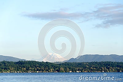 Quiet sunset on Sammamish Lake with Rainier in background Stock Photo