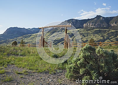 Ranch gate below Absaroka mountains in Wyoming Stock Photo