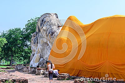 Reclining buddha at Wat Lokkayasutharam in Phra Nakhon Si Ayutthaya, Thailand Stock Photo