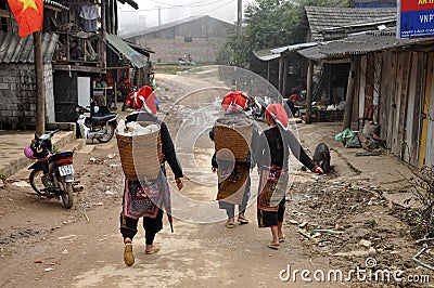 Red Dao (Yao, Dzao) Chinese minority women in traditional clothe Editorial Stock Photo