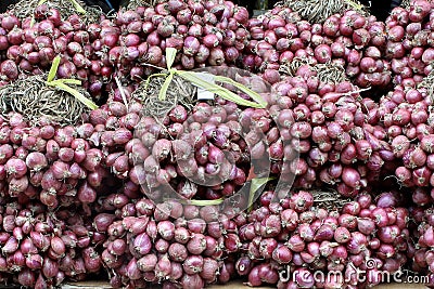 red onion display for sale Stock Photo