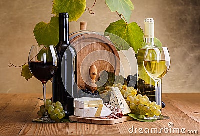 Red wine with cheese and white grape snack Stock Photo