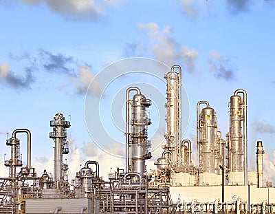 Refinery petrochemical plant in heavy industry estate Stock Photo