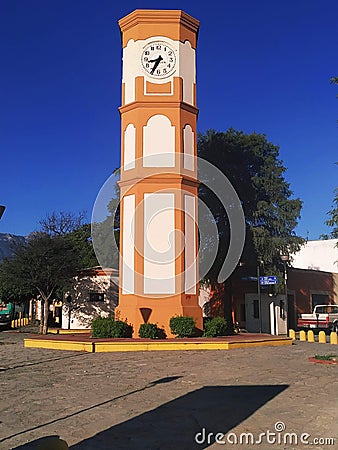 Reloj en la entrada de barrio antiguo Monterrey Stock Photo