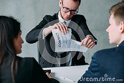 Renege contract failed partnership break deal Stock Photo