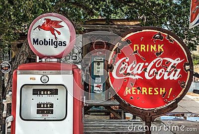 Retro gas pump and a rusty coca-cola sign on ÅˆRoute 66 Editorial Stock Photo