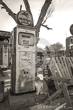 Retro Mobil Gas Pump In Remote Arizona Desert Editorial Stock Photo