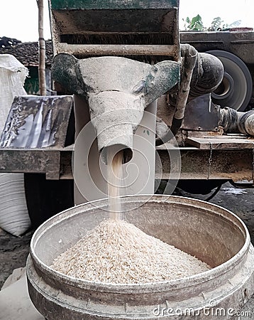 rice milling machine, mobile rice huller services Stock Photo