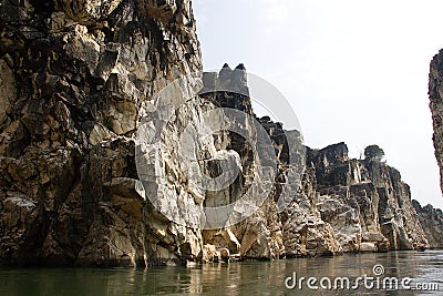 Riverside Rock Formation, Bedaghat Stock Photo