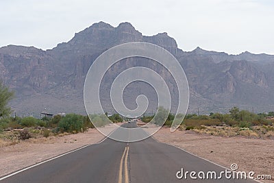 Road in Arizona leading to the Superstition Mountains Stock Photo