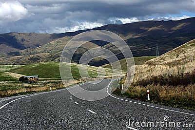 Road heading through Lindis Pass, New Zealand Stock Photo