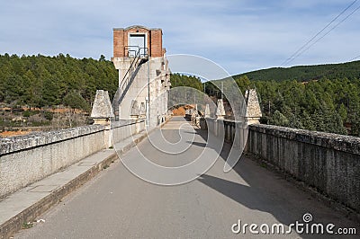 Road over the dam of El Vado Reservoir Stock Photo