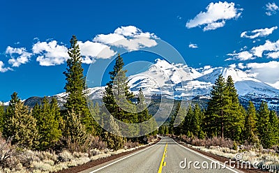 Road towards Mounts Shasta and Shastina in California Stock Photo