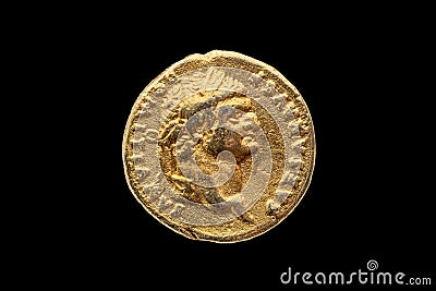 Roman gold aureus coin reverse of Roman Emperor Domitian Stock Photo