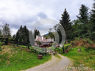 Romania, Lotrului Mountains, beautiful house on Sadu Valley Stock Photo