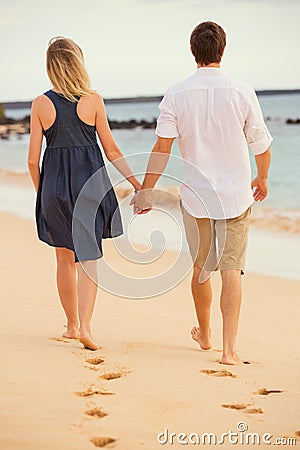 https://thumbs.dreamstime.com/x/romantic-happy-couple-walking-beach-sunset-smiling-holding-hands-man-women-love-35120003.jpg
